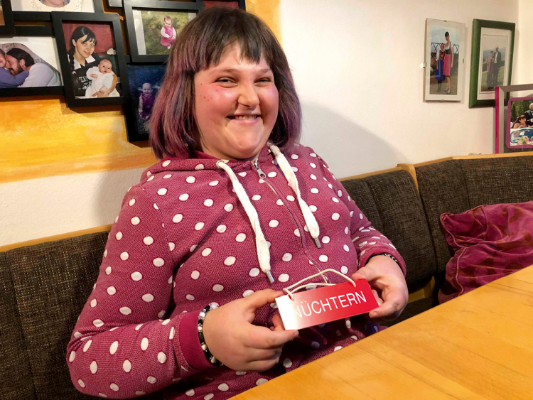Sara Prieth, 17, hat schon vieles erlebt, sie ist mit einem gutartigen Tumor im Kopf geboren: „Sie ist wirklich eine coole Socke“, sagt ihr Kunstlehrer über sie. Sara Prieth