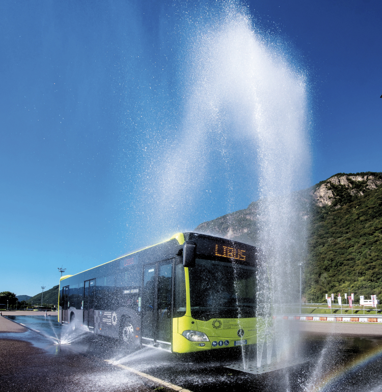 Bus des Konsortiums Libus