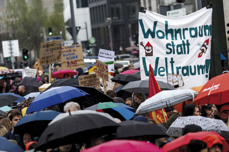 Die Berliner gehen auf die Straße und protestieren gegen die hohen Mietpreise. Protest
