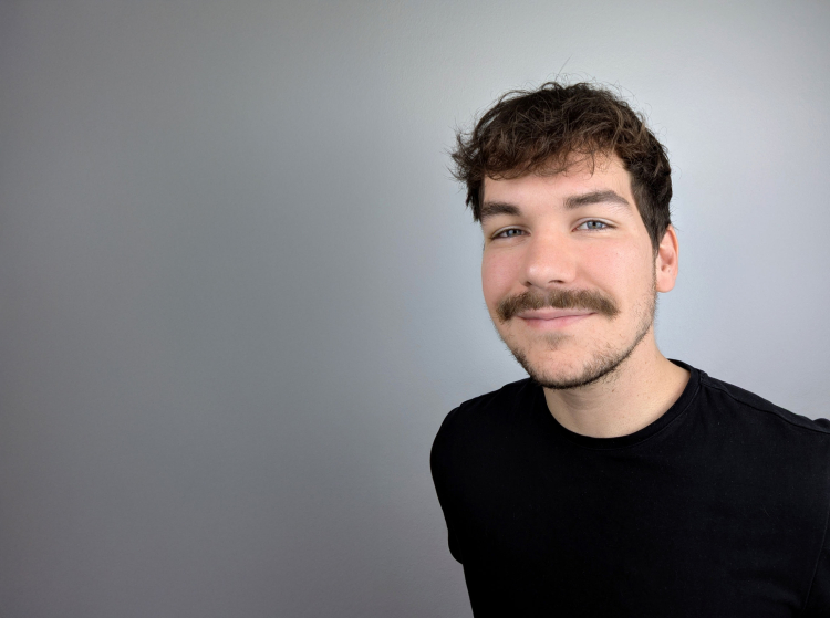 Wie informieren sich junge Menschen, und wie erreicht man sie in den sozialen Medien? Julian Prast, 28, weiß es, er betreibt den Kanal „Let’s talk Südtirol“. Ende September sprach er dazu auch bei den Toblacher Gesprächen.