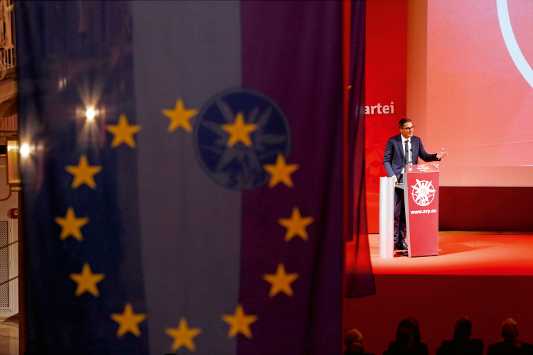 Ein technisches Bündnis soll der SVP im Frühjahr 2019 den Sprung nach Europa ermöglichen. Nachdem der PD nicht mitspielte, werden jetzt Verhandlungen mit der Forza Italia aufgenommen. Arno Kompatscher