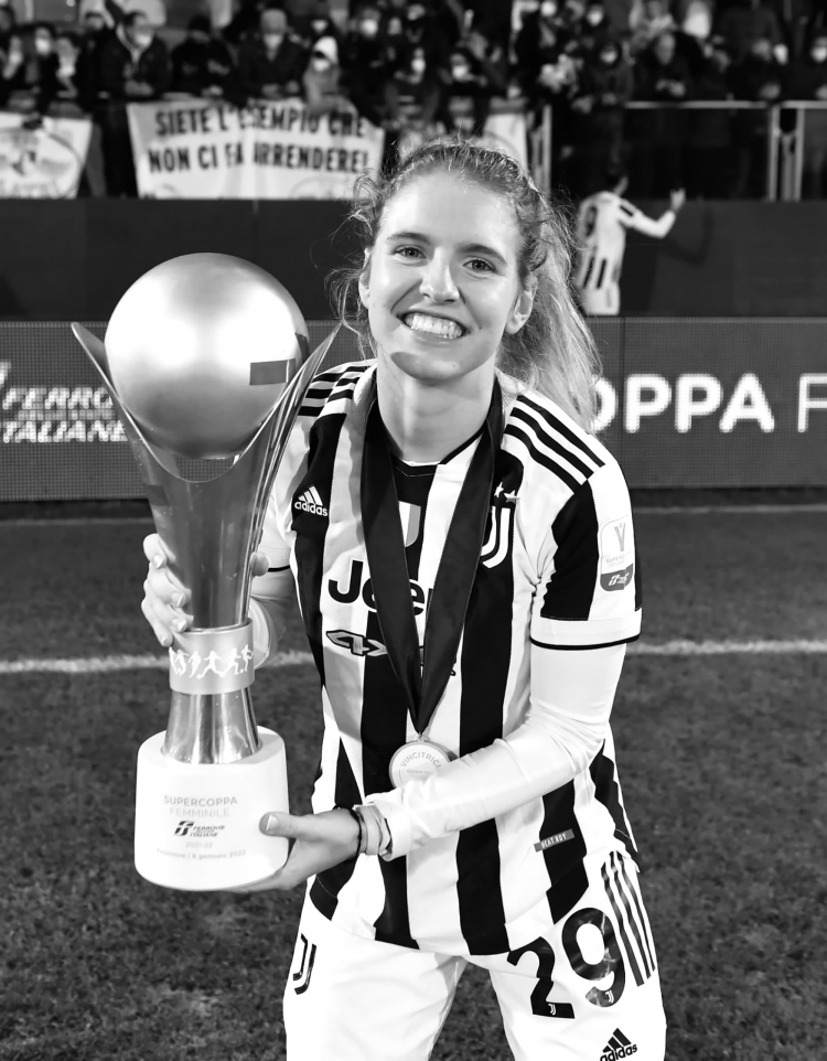 Elisa Pfattner, Fußballerin