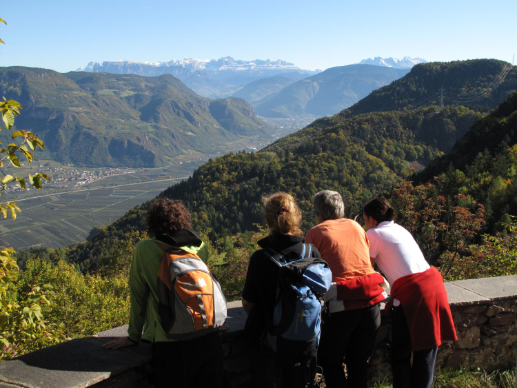 Diese abwechslungsreiche Wanderung ist eine ideale Kombination von Kunst, Landschaft und Gastronomie.
