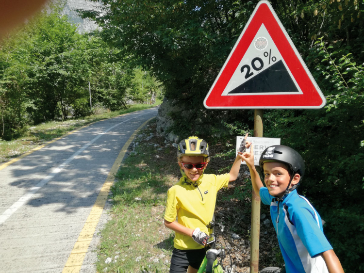 Schwitzen gegen Spenden: Acht Tage dauerte das Abenteuer von David und Gabriel Kössler
(7 und 9 Jahre alt). David und Gabriel Kössler