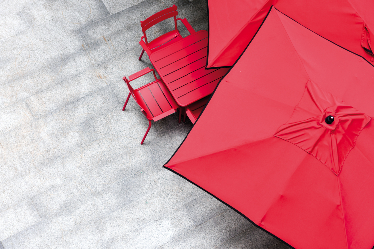 Terrasse und Balkon vermitteln im urbanen Raum das Gefühl, der Natur nicht ganz so fern zu sein. Vor allem bei entsprechender Begrünung Terrasse