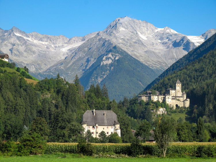 Burg Taufers: von Legenden umrankt und nie erobert.
