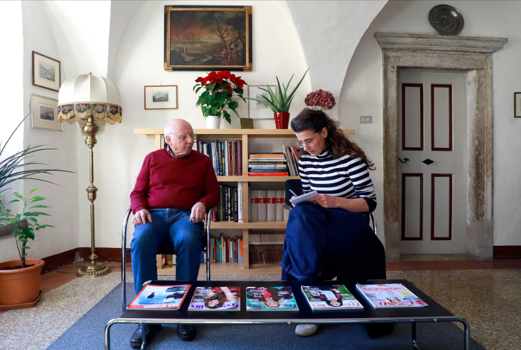 ff-Redakteurin Silke Hinterwaldner hat Arnold von Stefenelli in Kaltern besucht.
Er wohnt in der Goldgasse 10, dort, wo auch Maria von Mörl gelebt hat – sie soll seliggesprochen werden.