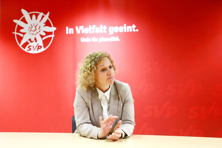 Gabriele Morandell ist seit 15 Monaten Vorsitzende der „Sozialen Mitte“ in der SVP – einer Partei, die sich zunehmend schwer damit tut, interne Spannungen auszuhalten und ihre innerparteiliche
Vielfalt zu ertragen.