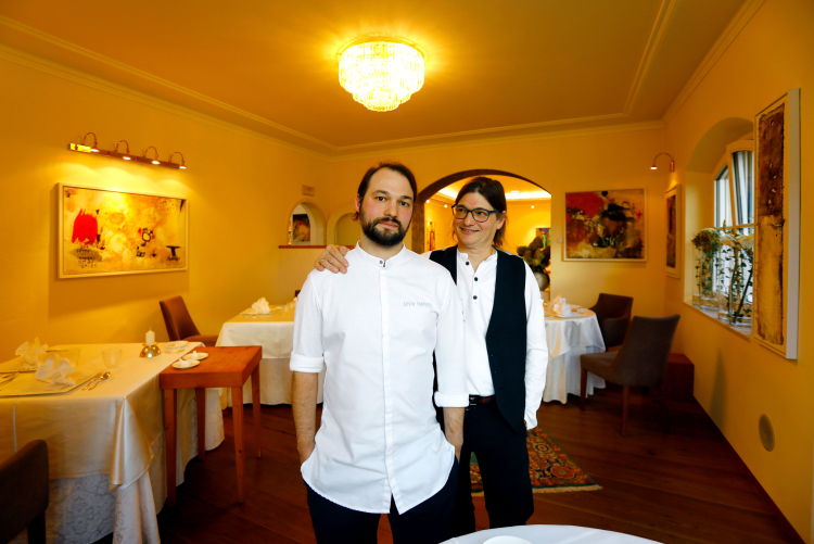 Jörg Trafoier ist stolz auf seinen Nachfolger. Seit 2015 ist sein Sohn Kevin Chefkoch im Sternerestaurant Kuppelrain. Und der Vater hält sich raus.