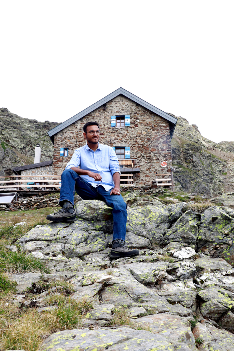 Es ist seine dritte Saison hier oben, Kailash Soni ist der Wirt der Flaggerscharten-Hütte. Kailash Soni