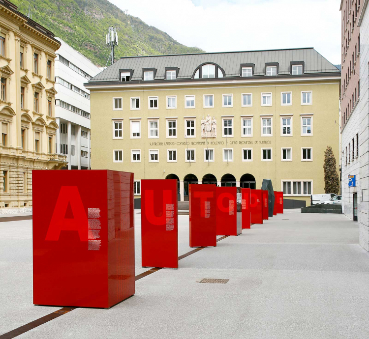Ausstellungsparcours zur Autonomie in Bozen