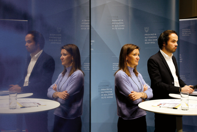 Landesrat Philipp Achammer mit Landesschuldirektorin Sigrun Falkensteiner
