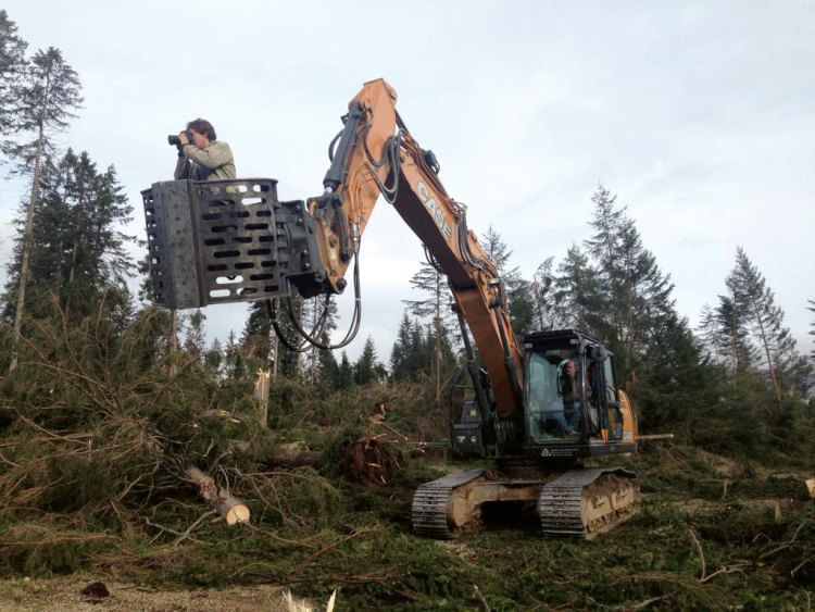 Blick auf die Verwüstung: Alexander Alber (im Bild) und Markus Larcher haben am Karerpass recherchiert, was der Oktobersturm für die Holzindustrie bedeutet.
Alexander Alber