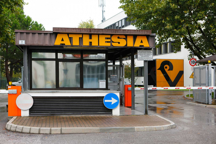 Insgesamt beschäftigt die Athesia AG über 1.100 Mitarbeitende. Der Hauptsitz befindet sich am Weinbergweg in Bozen Süd.