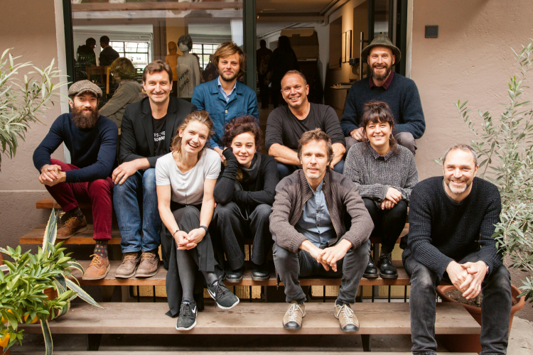 Das Team des Co-Working Space RU.17 mit den Gründern David Duzzi (oben rechts) und Alexander Demetz (oben Mitte). Eröffnung RU.17