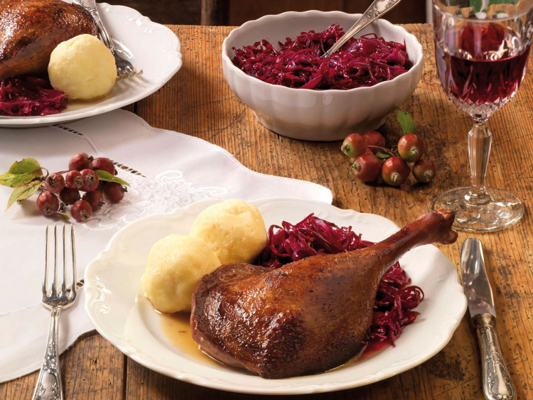 Erdäpfelknödel und Rotkraut