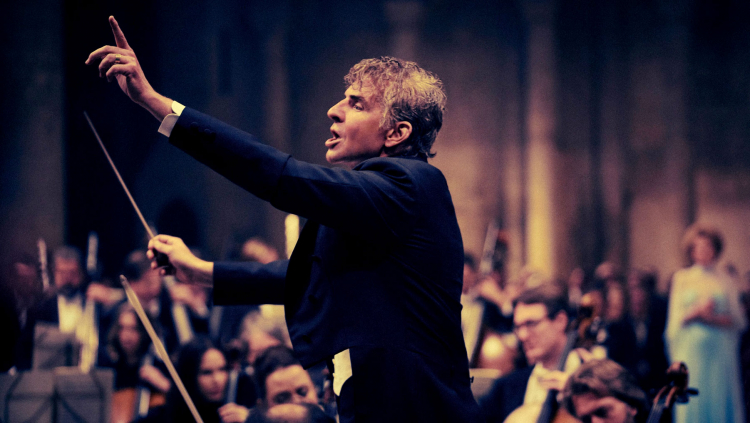 Regisseur und Schauspieler Bradley Cooper setzt Stardirigent Leonard Bernstein in der Filmbiografie „Maestro“ ein Denkmal.