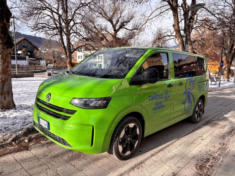 Seit fünf Monaten im Einsatz: der Callbus, ein VW Caravelle mit neun Sitzen.