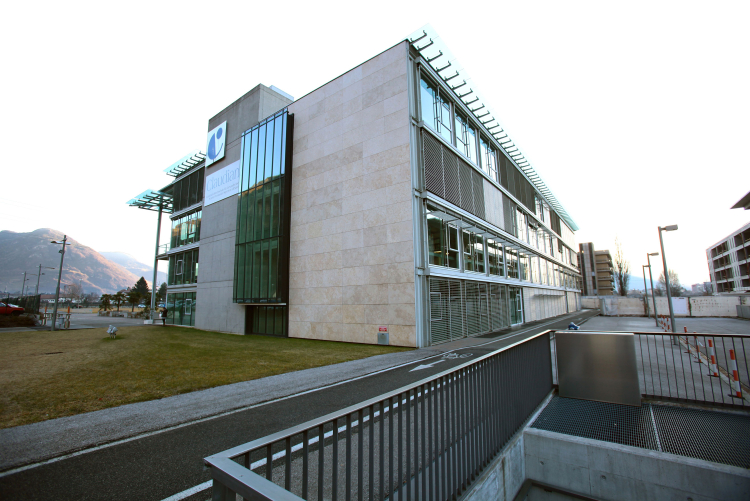 Die Claudiana in Bozen wird ab Herbst um einen Studiengang erweitert: Studierende haben nun die Möglichkeit, in Südtirol Medizin zu studieren.