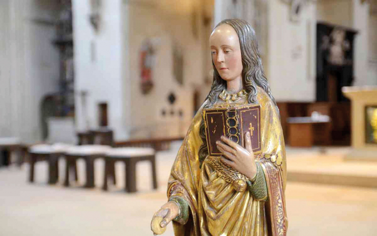 Die heilige Corona, Schutzpatronin gegen Seuchen, erfährt in vielen Orten eine Renaissance: Diese Statue steht im St.-Paulus-Dom in Münster.
Heilige Corona