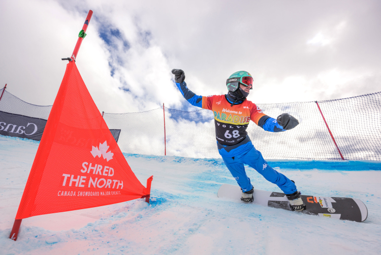 „Etwas geht immer.“ Emanuel Perathoner hat nach seinem Trainingsunfall im Januar 2021 nicht den Mut und auch nicht seine gute Laune verloren. 2026 startet er bei den Paralympics in Cortina, er ist einer der großen Favoriten im Boardercross.