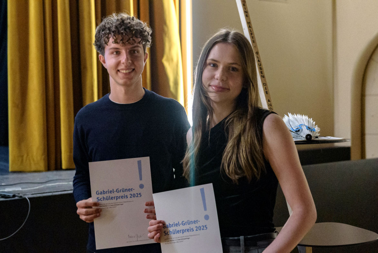 Liam Fiechter und Lena Unterpertinger haben die beste Reportage beim Gabriel-Grüner- Schülerpreis verfasst.