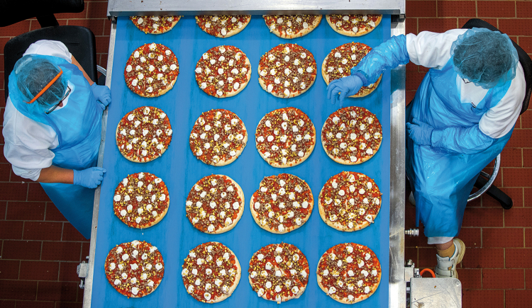 Tiefkühlpizze vom Fließband