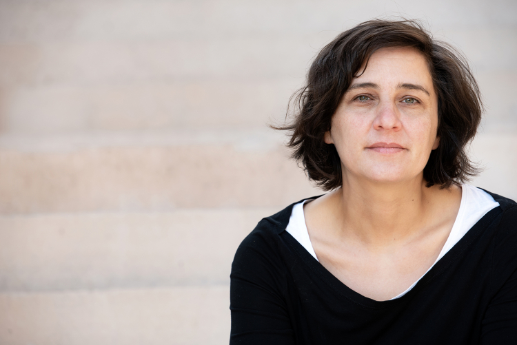 „In meinem Kühlschrank findet sich immer eine Flasche Schaumwein.
Die Feste fallen, wie sie fallen.“
Greta Mentzel Greta Mentzel