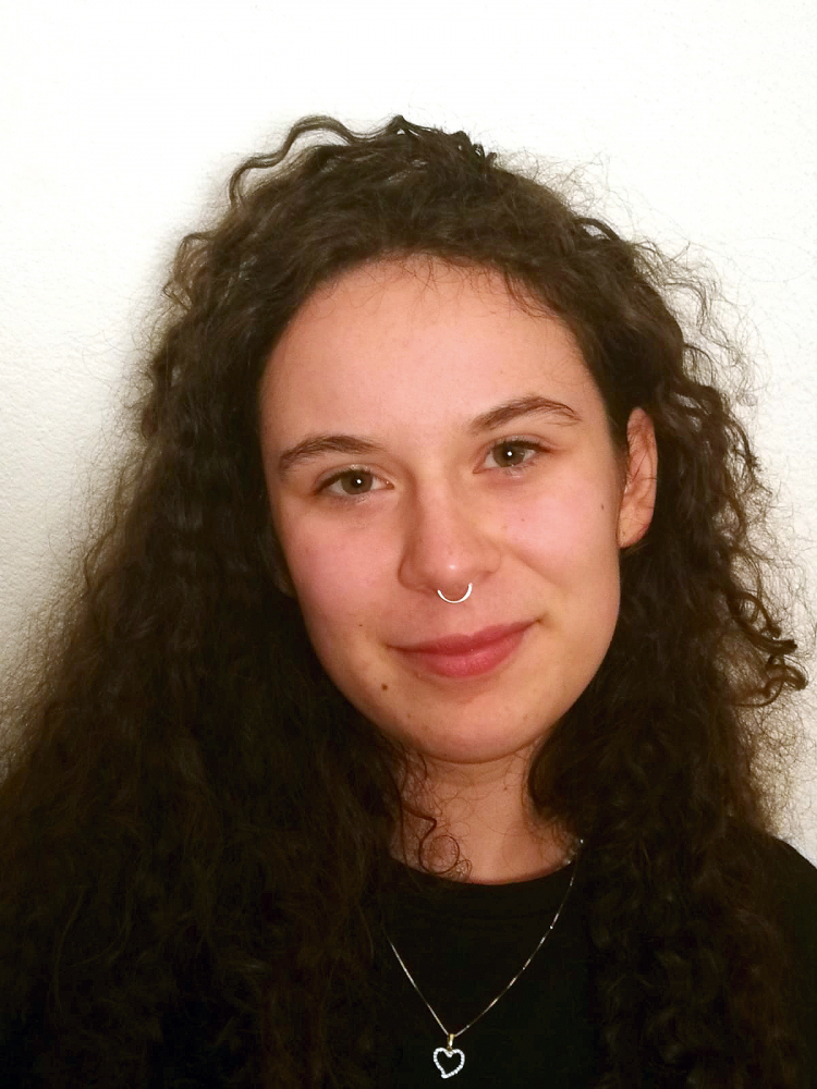 Hannah Tonner besucht die 4. Klasse des Sprachengymnasiums Meran, Schwerpunkt Kommunikation, Rhetorik, Theater und Französisch.
Hannah Tonner