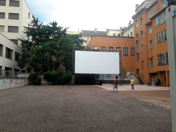 Aufschnaiter-Schule in Bozen: Pausenhof kinofit gemacht.