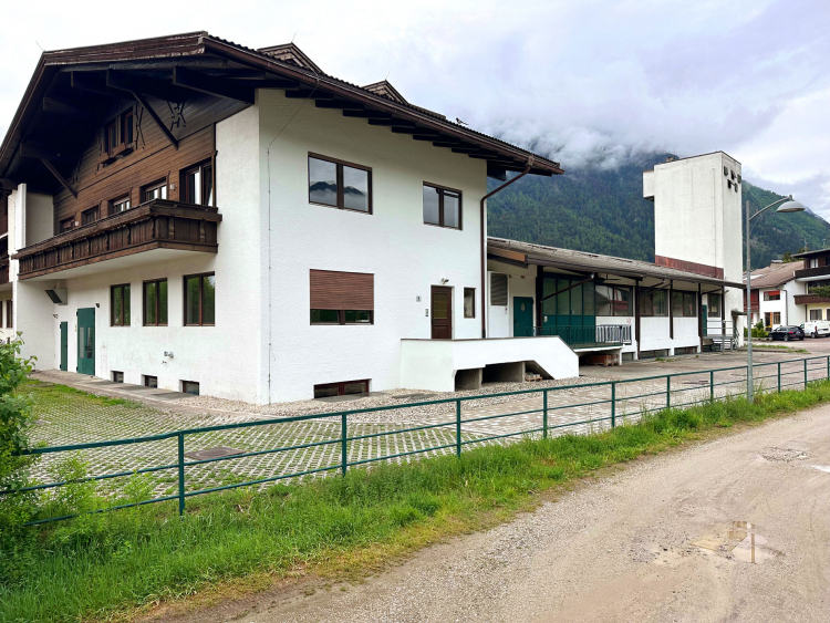 Die Werkhalle in St. Georgen steht heute leer: Die Reha-Werkstatt musste ausziehen, weil sich Mieter und Vermieter in die Haare gerieten.