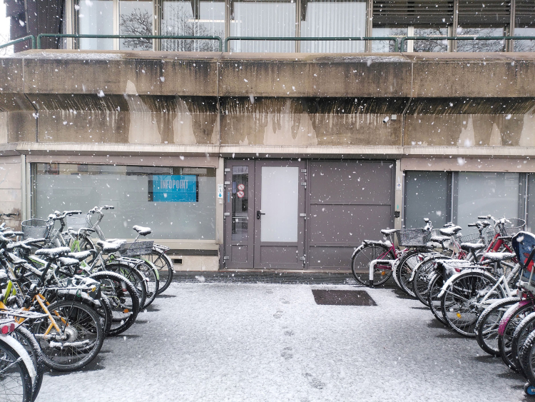 Der Infopoint in Bozen, gegenüber dem Busbahnhof: die Anlaufstelle für alle Hilfesuchenden in Südtirol.