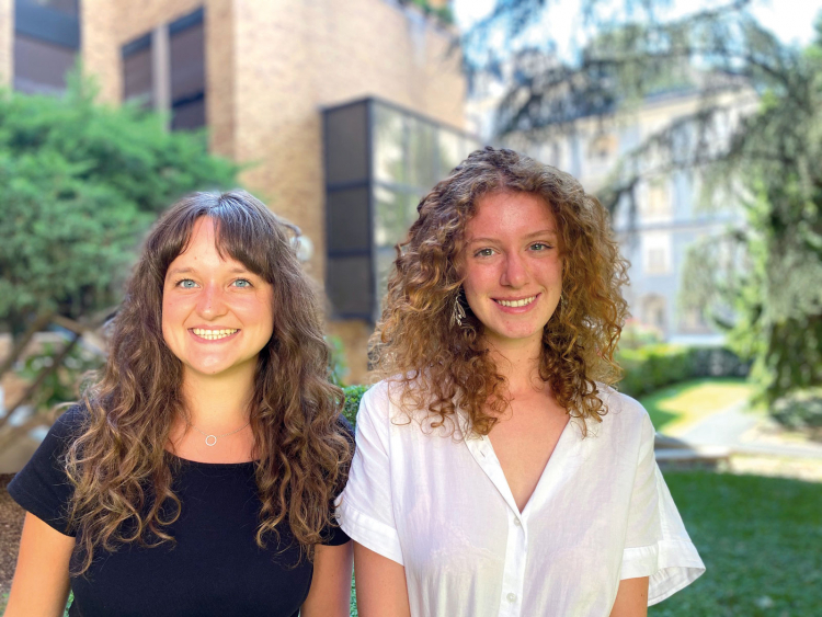 Die ff-Sommerpraktikantinnen Lisa Fulterer und Ruth Kronbichler:
„Am meisten reizt mich an dieser Arbeit der Perspektivenwechsel vom Leser zum Schreibenden“, sagt Fulterer. Und Kronbichler sagt: „Ich liebe das journalistisch-kreative Schreiben abseits vom universitären Wissenschaftsjargon.“ Ruth Kronbichler (links) und Lisa Fulterer