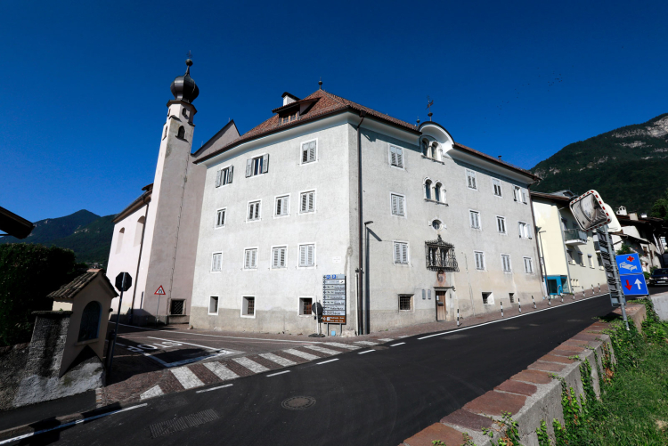 303 Jahre lebten in Kaltern die Tertiarschwestern – nun übernehmen voraussichtlich
Vinzengemeinschaft und Gemeinde Immobilien und Grundstück.