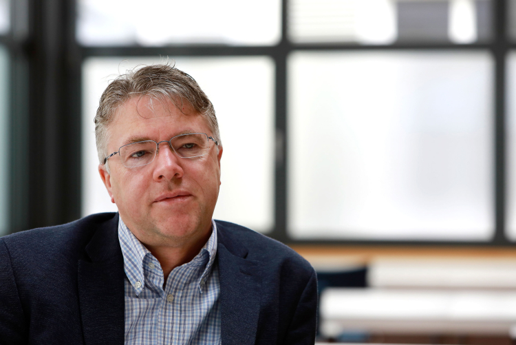 Martin M. Lintner, 54, ist Professor für Moraltheologie und spirituelle Theologie an der Philosophisch-Theologischen Hochschule in Brixen und Dekan der Hochschule. Er beschäftigt sich schon seit Jahren mit dem Thema Organspende und Transplantation.