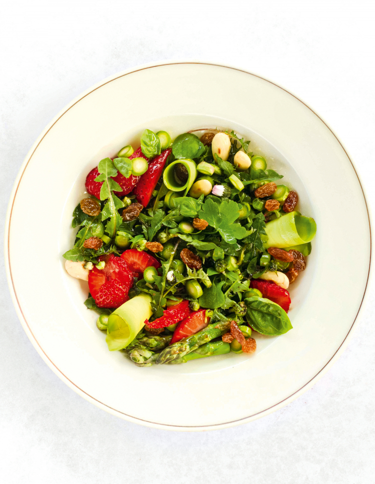 Löwenzahnsalat mit Spargel und Erdbeeren nach Nonna Nina - Leben