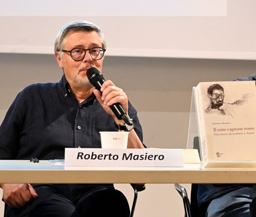 Roberto Masiero (Bolzano 1952) è autore del volume “Il mite caprone rosso. Vita breve di norbert c. kaser” (Edizioni alphabeta Verlag/Raetia 2024, pagine 539, Euro 22). Il libro verrà presentato venerdì 7 giugno, alle ore 19.00, alla Nuova Libreria Cappelli di Bolzano.