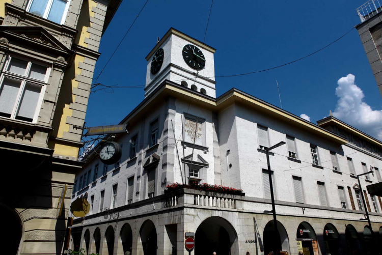 Nach langem Knarzen im Gebälk des Meraner Rathauses hat es letzte Woche gekracht: Stadträtin Benedetti trat zurück.