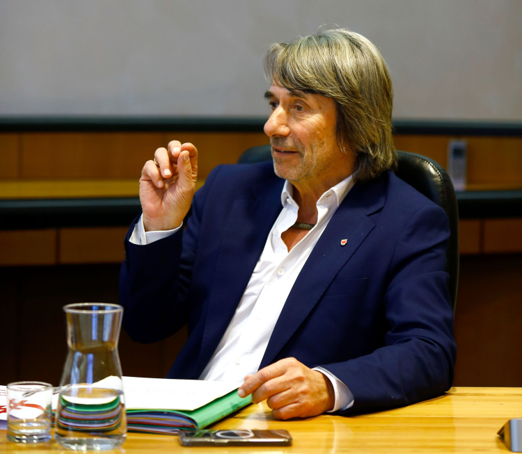 Hubert Messner, der Politiker, im Landtag: „Die Gemeinschaftshäuser springen ein, sobald der Hausarzt nicht erreichbar ist.“ Spricht Messner von „Sprengeln“, meint er damit auch die neuen Gemeinschaftshäuser.