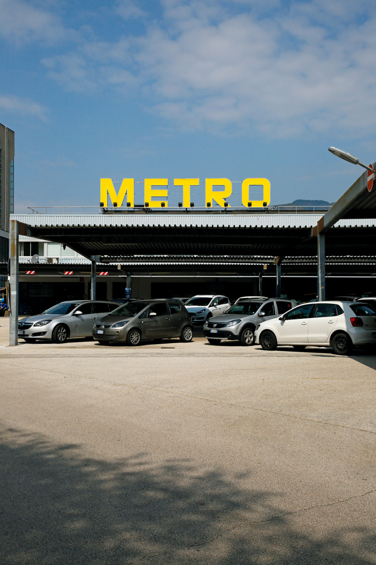 Die Metro in der Bozner Voltastraße