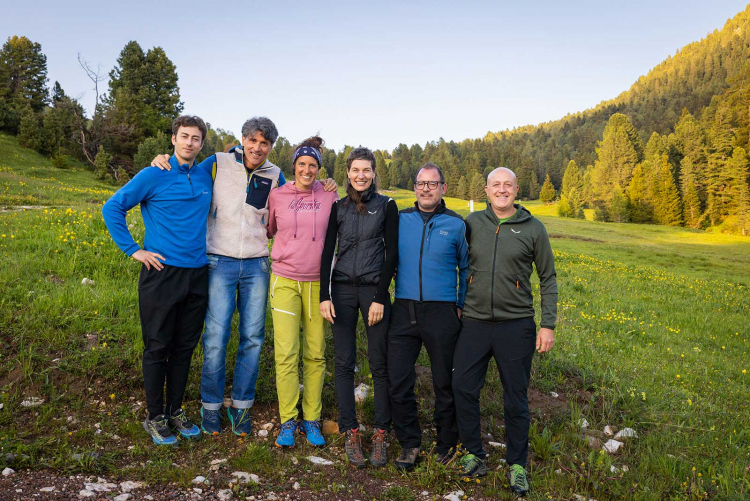 Austausch und Netzwerken am Fuße des Weißhorns: Norbert Bonvecchio, Luca Petermeier, Tamara Lunger, Tanja Pichler, Christian Girardi und Paolo Beltrami