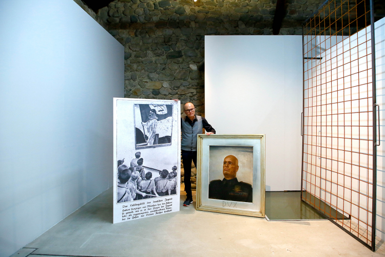 Hannes Obermair bei einer Ausstellungseröffnung: Debatten über Erinerungskultur neu belebt. Hannes Obermair