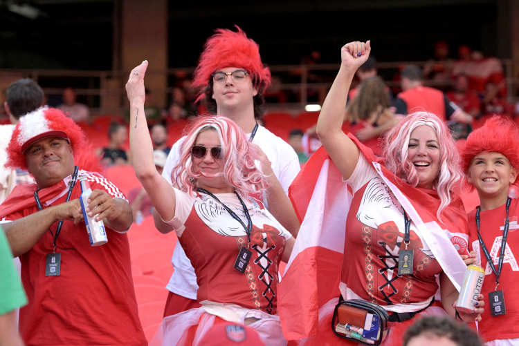 Feiernde österreichische Fans bei der WM in den USA: In den Stadien steigt ein Riesenspektakel.