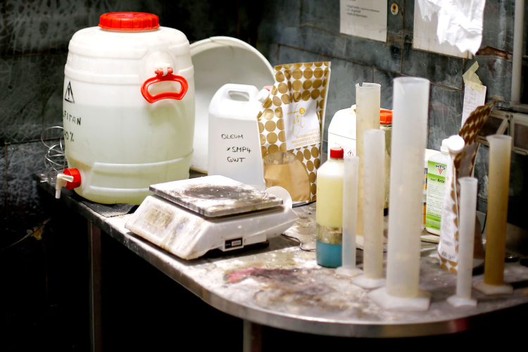 Im Giftkeller: „Pestizide“ sagt man nicht mehr, es soll jetzt amtlich nur noch „Pflanzenschutz“ heißen.