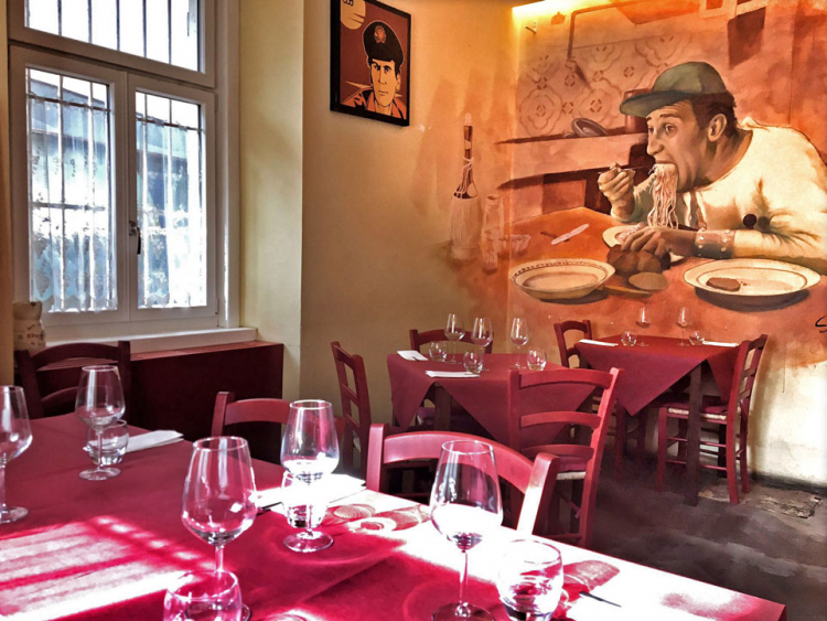 Una sala dell'osteria