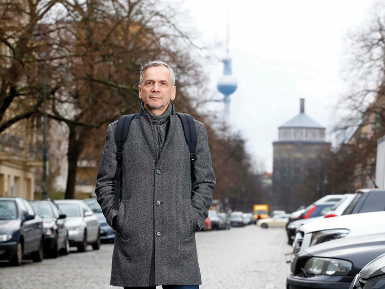 Lutz Seiler wurde für seinen Roman „Stern 111“ (Suhrkamp) mit dem Leipziger Buchpreis ausgezeichnet. Lutz Seiler