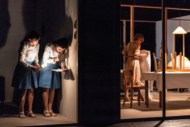Theater – „Patentöchter“