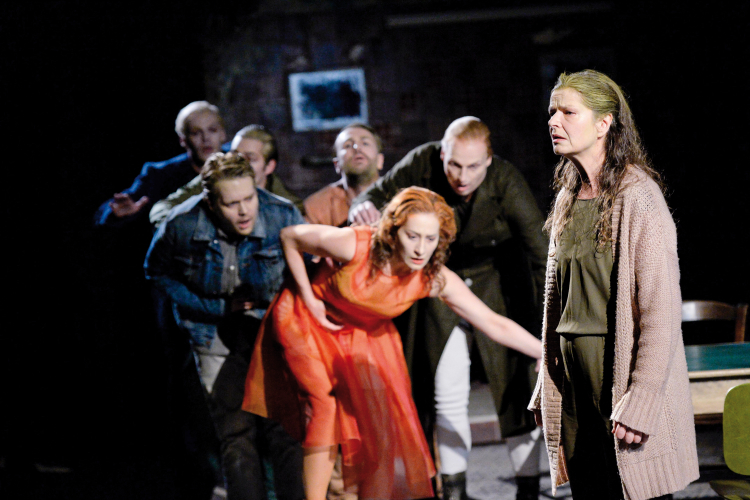Das Theaterstück Orestie von Aischylos: Eine Produktion des Staatstheater Kassel Theater