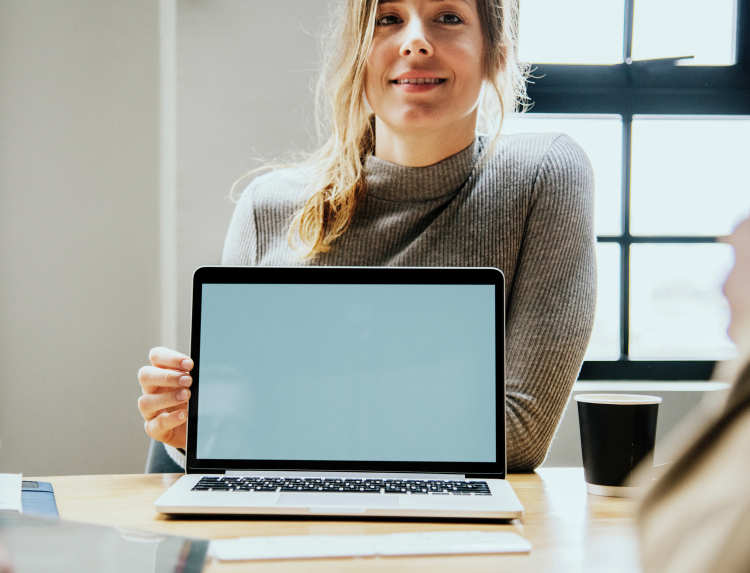Man kann die Digitalisierung verteufeln oder begrüßen – man darf sie aber nicht vernachlässigen. Denn sie wird in Zukunft viele Berufsbilder verändern. Laptop