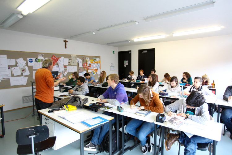 Immer nur im Klassenzimmer? Schülerinnen und Schüler wollen Klarheit in Sachen Lehrerprotest. Schüler